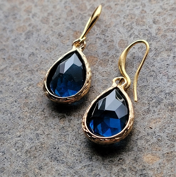 18k Gold Tanzanite Stone Earrings - Picture 4 of 6